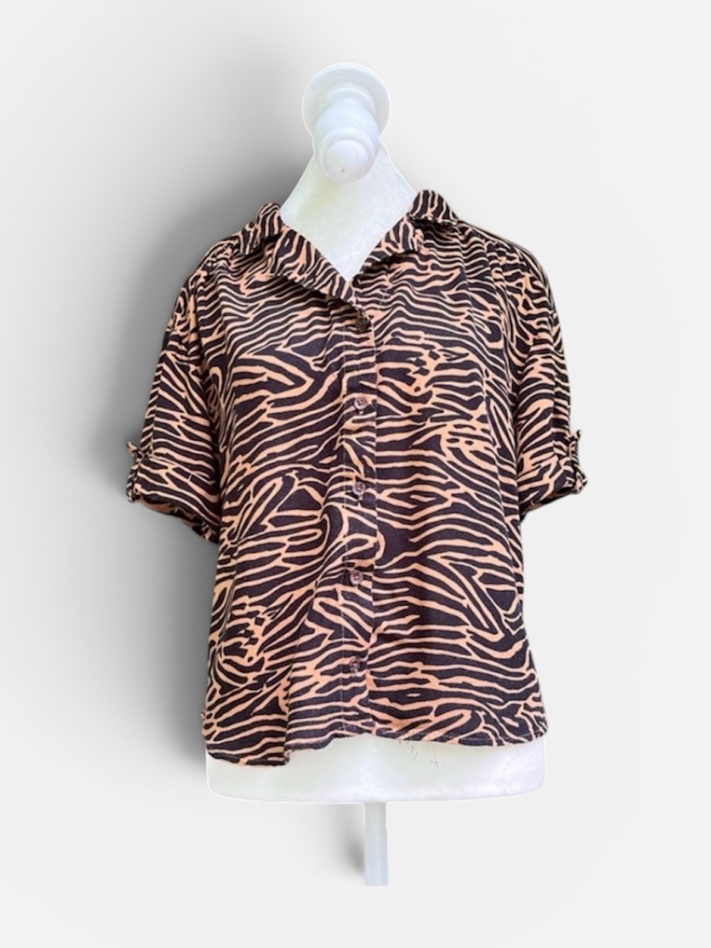 Jane & Delancey Short Sleeve Collared Safari Animal Print Top